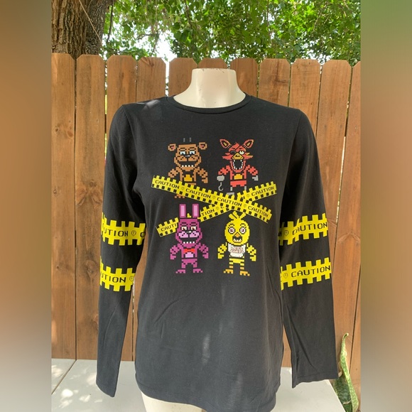 Five Nights at Freddys long sleeve size XL (18/20). - Picture 1 of 7
